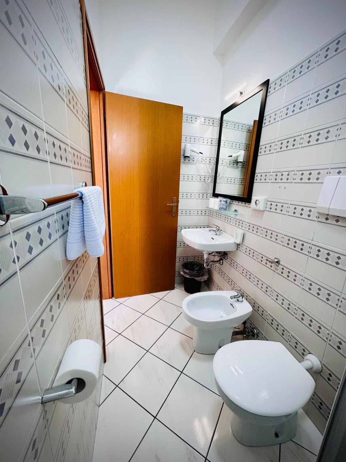 צ'זנה Hotel Romagna מראה חיצוני תמונה